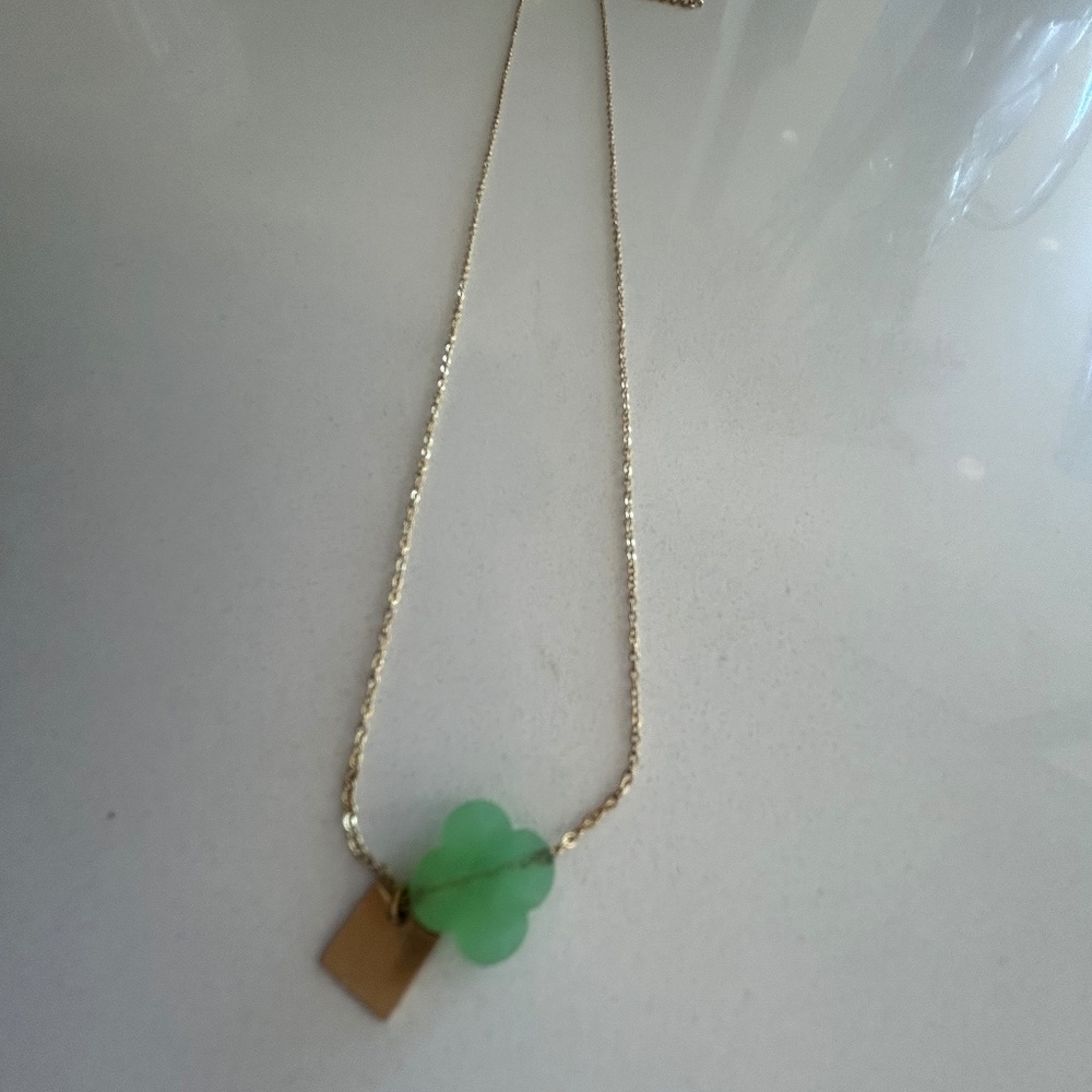 Zag Bijoux Necklace Green clover and gold.  15-18" length